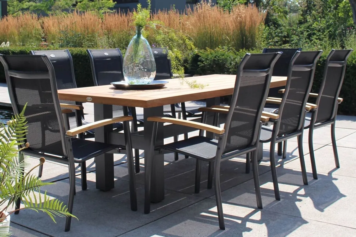 Outlet Alice Stapelsessel, xerix/schwarz, Alu/4x4 Textilen, mit Teak-Armlehnen Aluminium-Gartenmöbel|Gartenstühle & Gartensessel