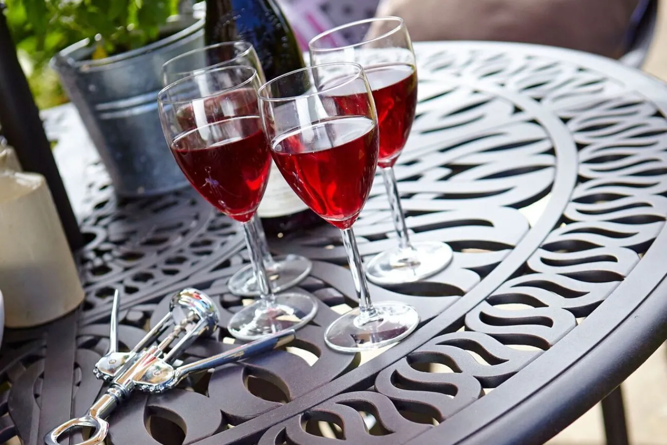 Hot Amalfi Tisch, bronze, Alu-Guss, Ø120cm Gartentische|Aluguss-Gartenmöbel