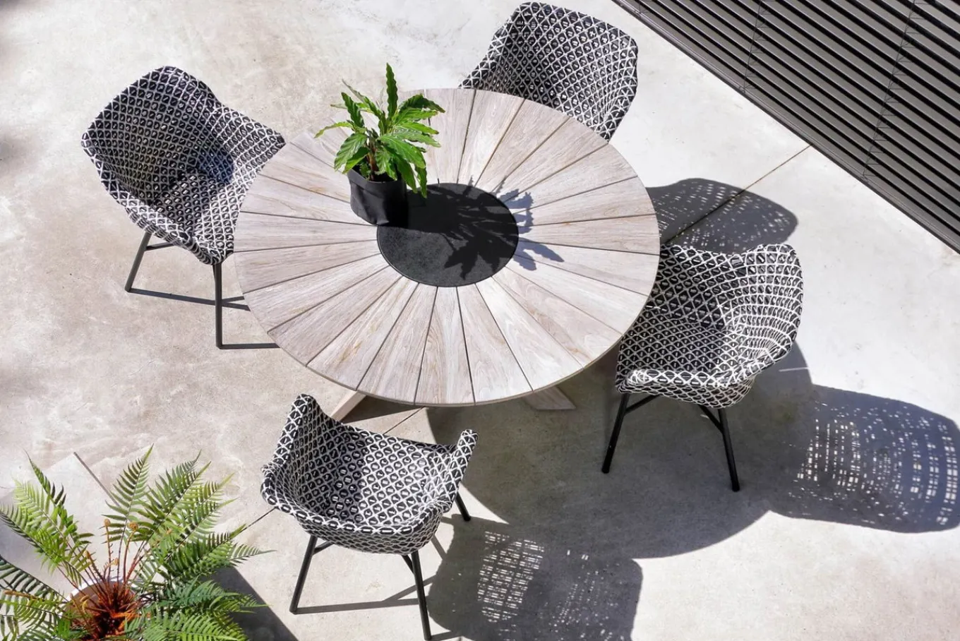 Delphine Armlehnensessel, schwarz/weiß, Alu/Kunststoff Gartenstühle & Gartensessel