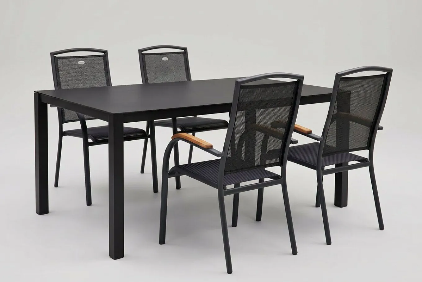 Clearance Raffaelo Garten-Essgruppe, xerix/anthrazit, Alu/Spraystone/Teak, 160x95 cm, 4 Stapelsessel, Teak Armlehnen Garten-Essgruppen