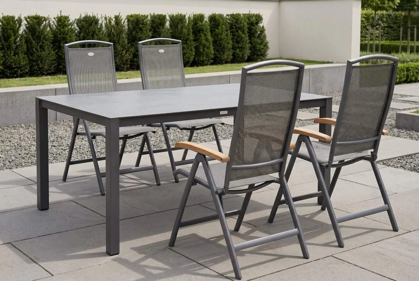 Sale Raffaelo Garten-Essgruppe, xerix/anthrazit, Alu/Spraystone/Teak, 160x95 cm, 4 Klappstühle, Teak Armlehnen Garten-Essgruppen|Aluminium-Gartenmöbel