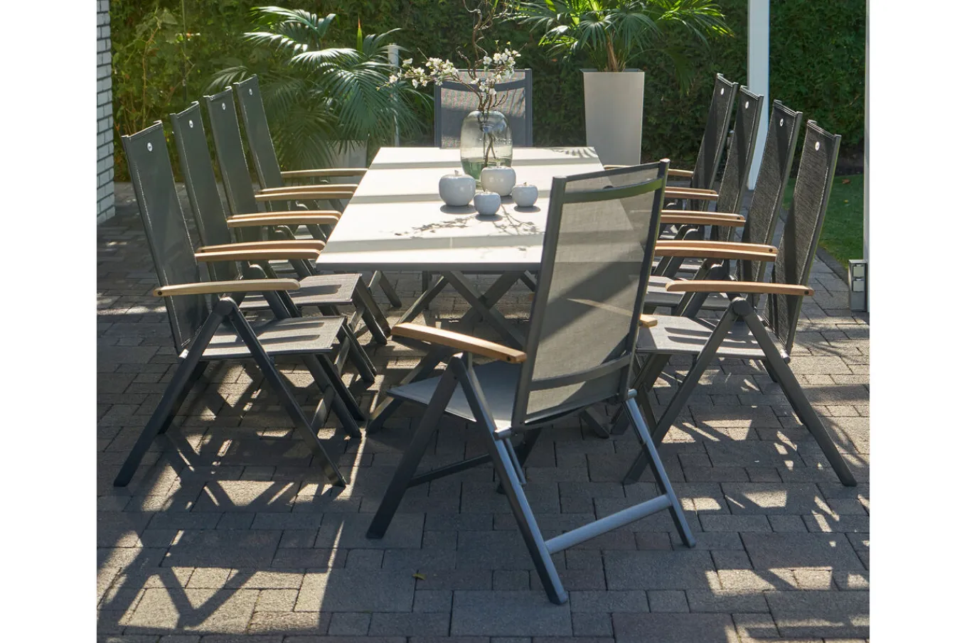Sale Sondermodell Xanadu / Aruba Garten-Essgruppe, xerix/anthrazit, Alu/Glaskeramik, 10 Klappstühle, 220/280x100cm Garten-Essgruppen
