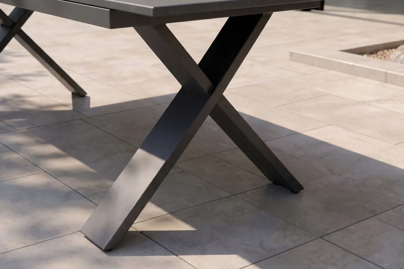 Outlet Sondermodell Xanadu / Alice Comfort Set, xerix/anthrazit, Alu/Glaskeramik, 8 Stapelsessel, 220/280x100cm Garten-Essgruppen|Aluminium-Gartenmöbel