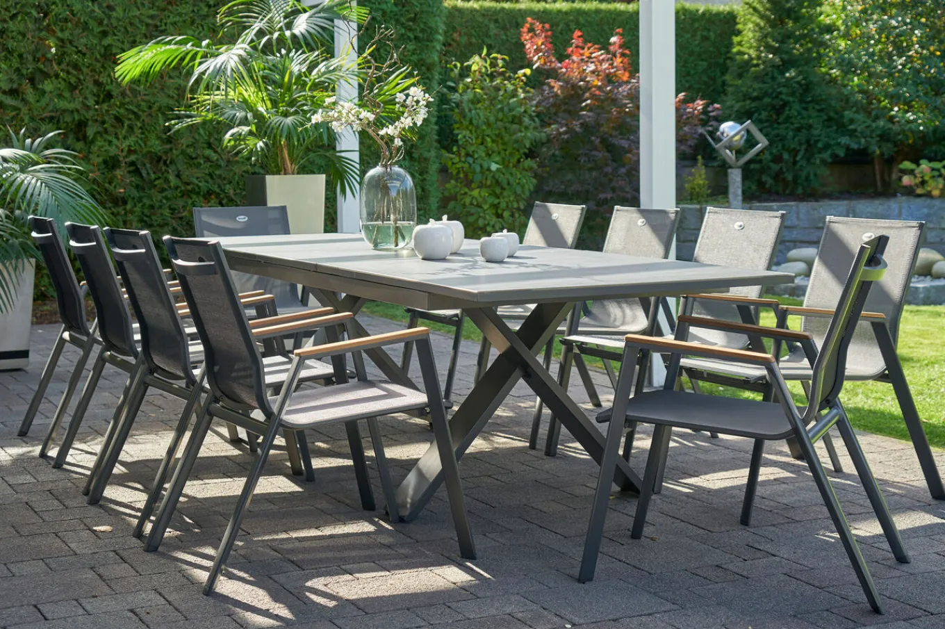 Clearance Sondermodell Xanadu / Aruba Set, xerix/anthrazit, Alu/Glaskeramik, 10 Stapelsessel, 220/280x100cm Garten-Essgruppen|Aluminium-Gartenmöbel