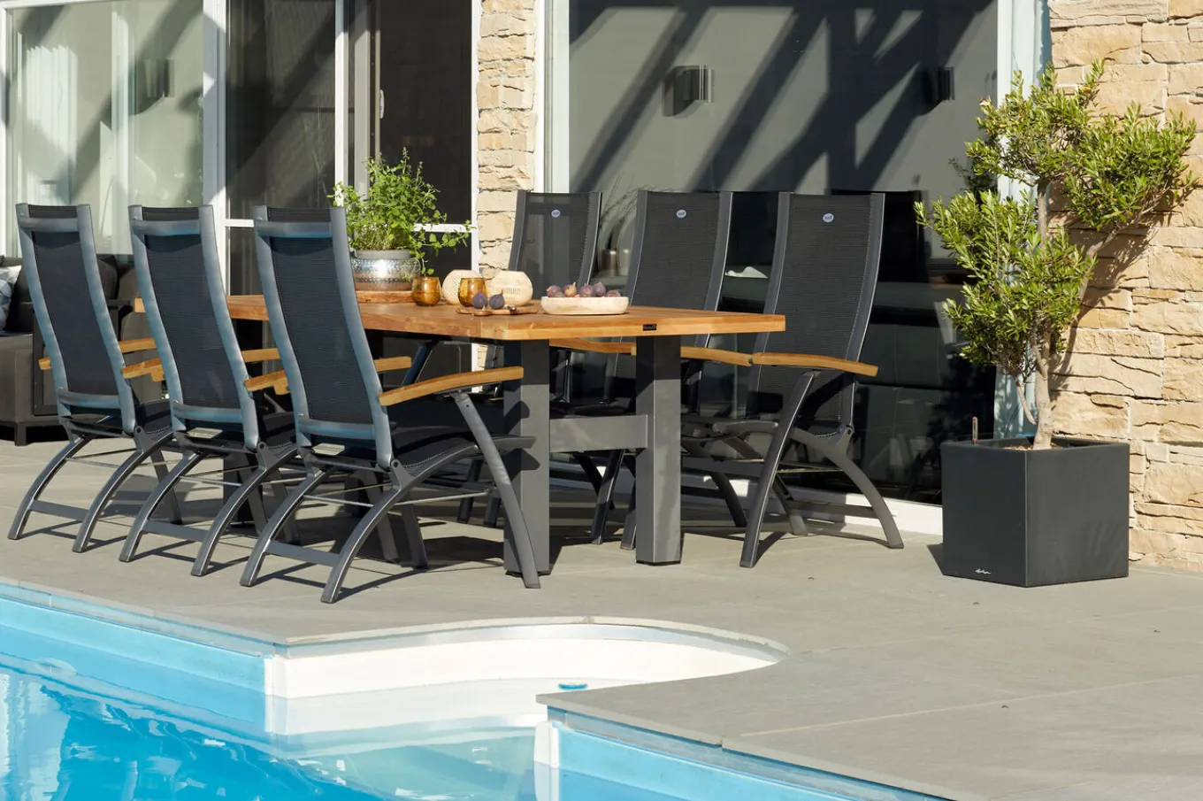 Hot Sondermodell Yasmani / Primo Garten-Essgruppe, xerix/natur, Alu/Teak/Glaskeramik, 6 Klappstühle, 240x100cm, Teak Armlehnen Garten-Essgruppen|Aluminium-Gartenmöbel