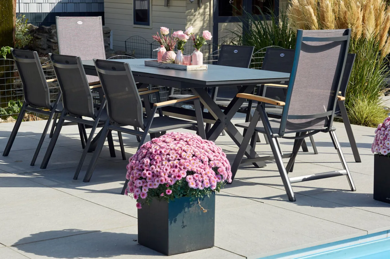 Hot Xanadu / Aruba Garten-Essgruppe, xerix/natur, Alu/Teak/Glaskeramik, 6 Dining Sessel, 2 Klappstühle, 160/220x100cm, Teak Armlehnen Aluminium-Gartenmöbel