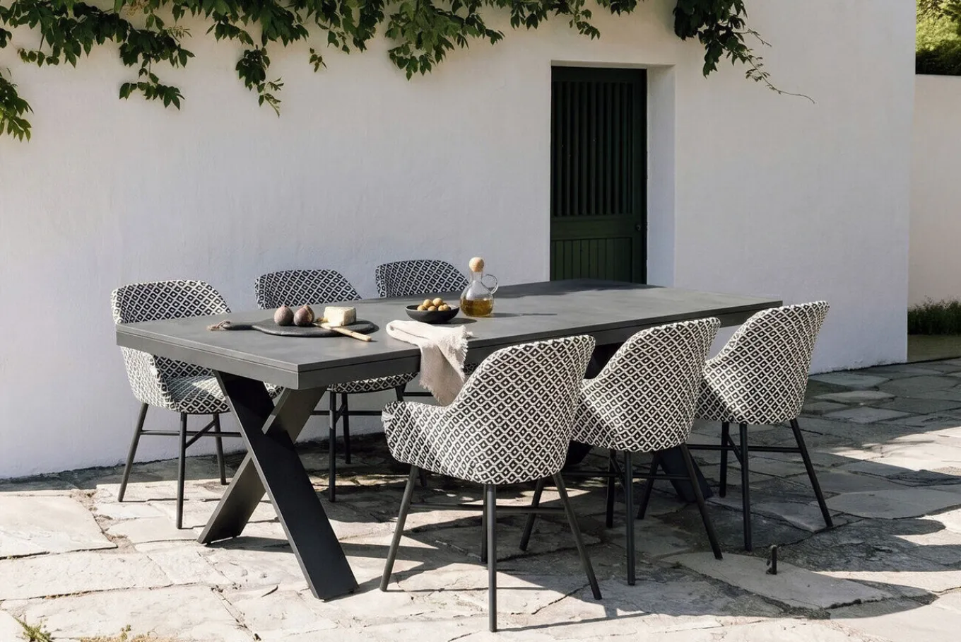 New Xanadu Garten-Essgruppe, schwarz/weiß/grau, Aluminium/Kunststoff/Glaskeramik, 220/280 x 100 cm Tisch, ausziehbar, robust, korrosionsbeständig, UV-beständig, mit Fußkappen, pulverbeschichtet Aluminium-Gartenmöbel