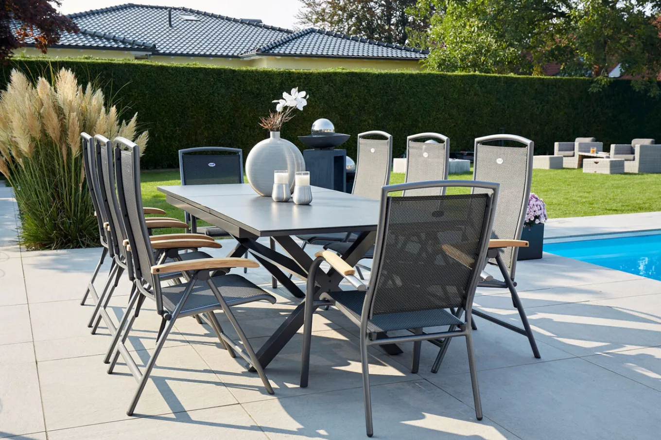 Xanadu / Raffaelo Garten-Essgruppe, xerix/natur, Alu/Teak/Glaskeramik, 2 Dining Sessel, 6 Klappstühle, 160/220x100cm, Teak Armlehnen Aluminium-Gartenmöbel