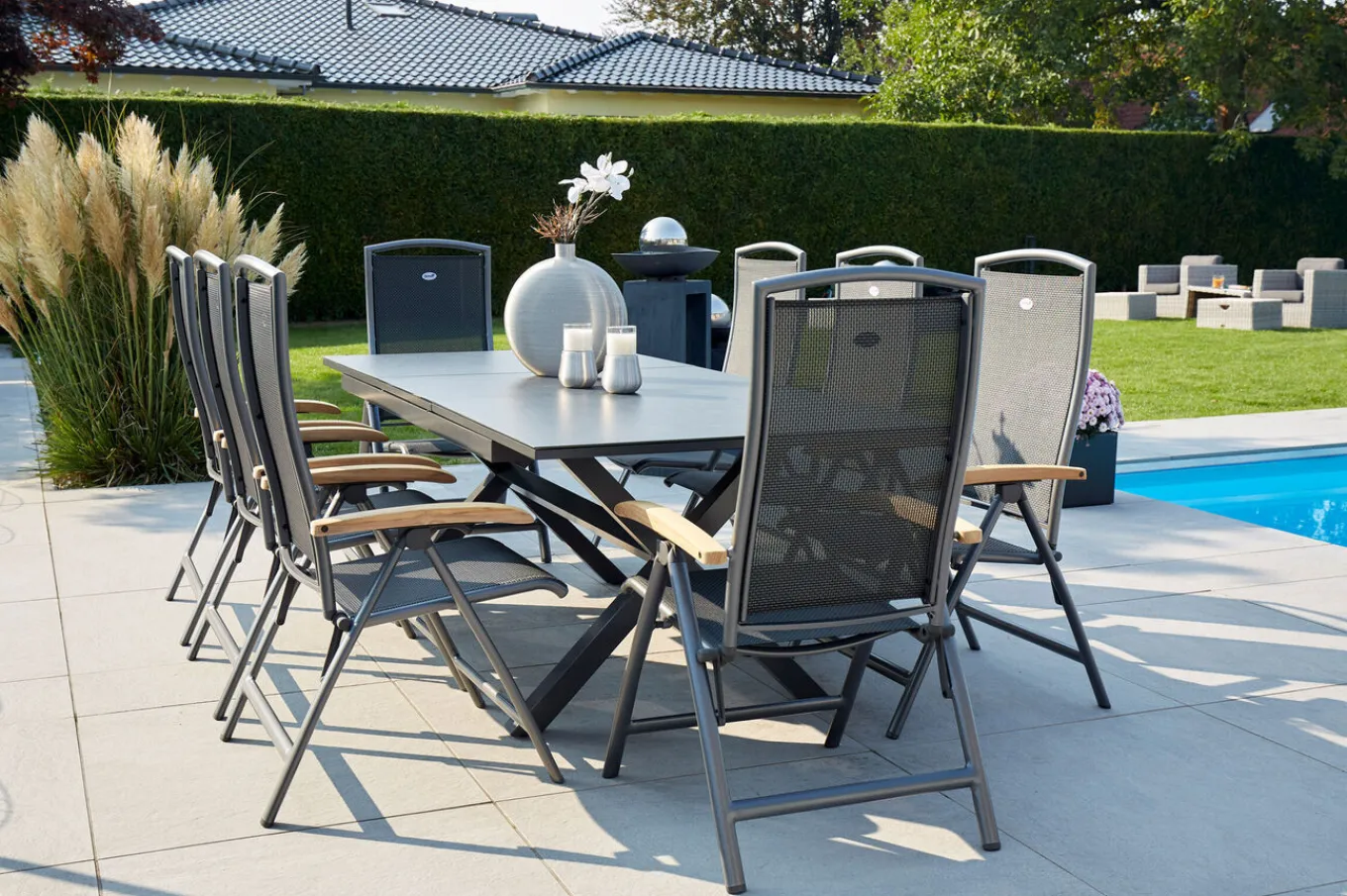 Outlet Xanadu / Raffaelo Garten-Essgruppe, xerix/natur, Alu/Teak/Glaskeramik, 8 Klappstühle, 160/220x100cm, Teak Armlehnen Garten-Essgruppen|Aluminium-Gartenmöbel