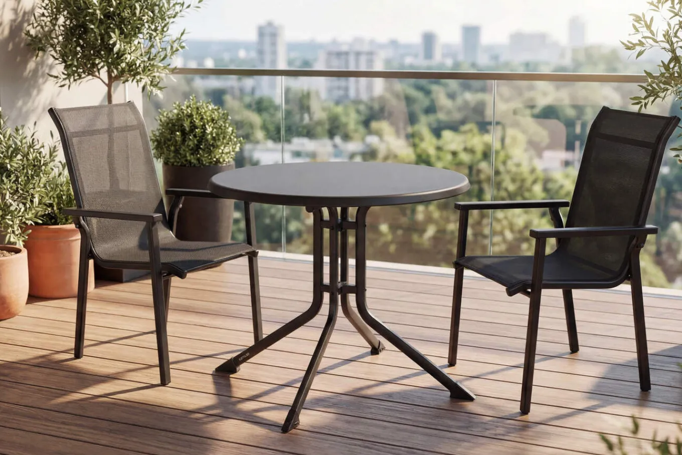 Discount BasicPlus Pro Balkon-Set, anthrazit, Aluminium/KETTALUX/Textilene, Tisch Ø 70 cm, rund, 2 Stapelsessel Balkonmöbel-Set|Aluminium-Gartenmöbel