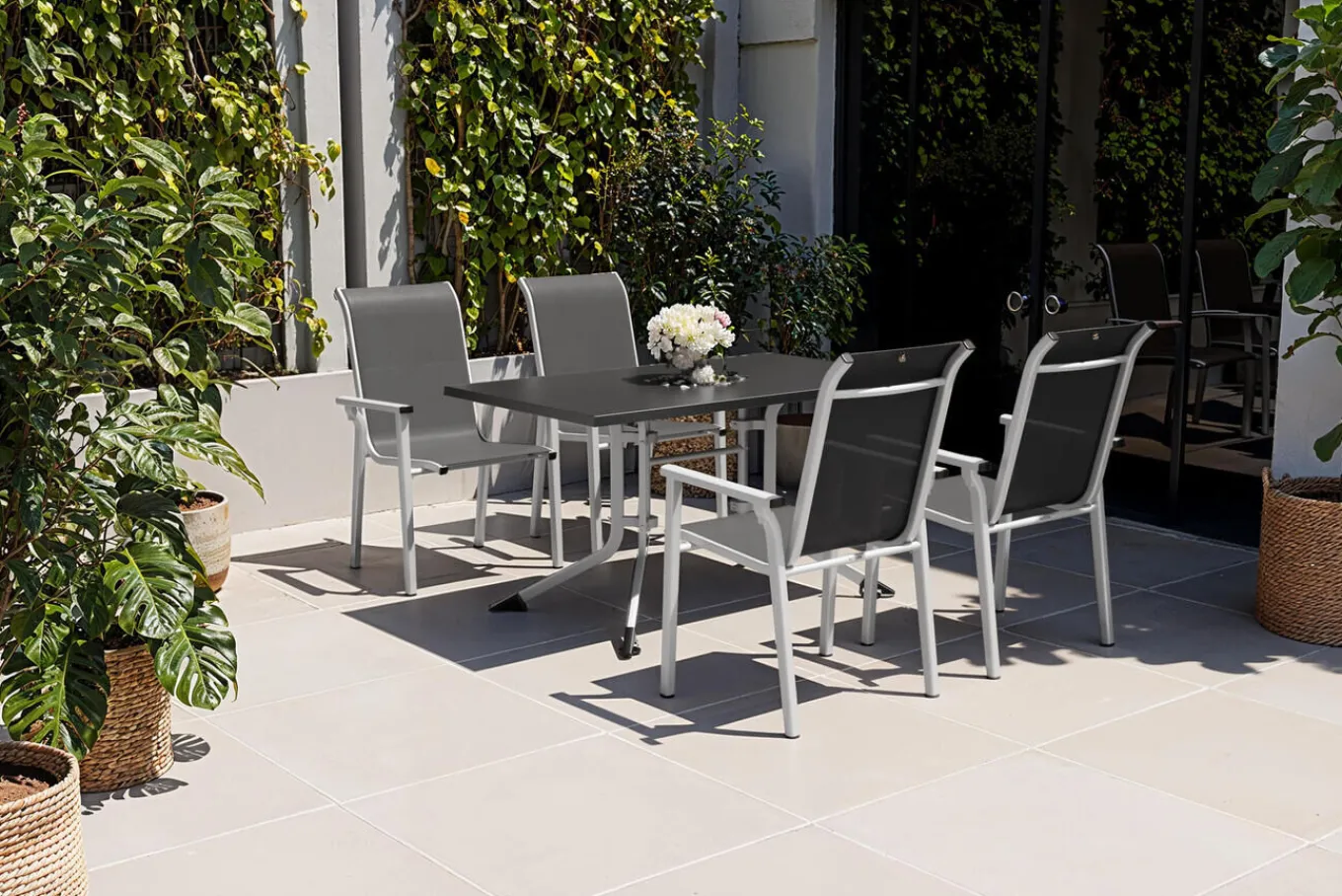 Outlet BasicPlus Pro Garten-Essgruppe, silber/anthrazit, Alu/Textilene, Klapptisch 140 x 95 cm, 4 Stapelsessel Garten-Essgruppen