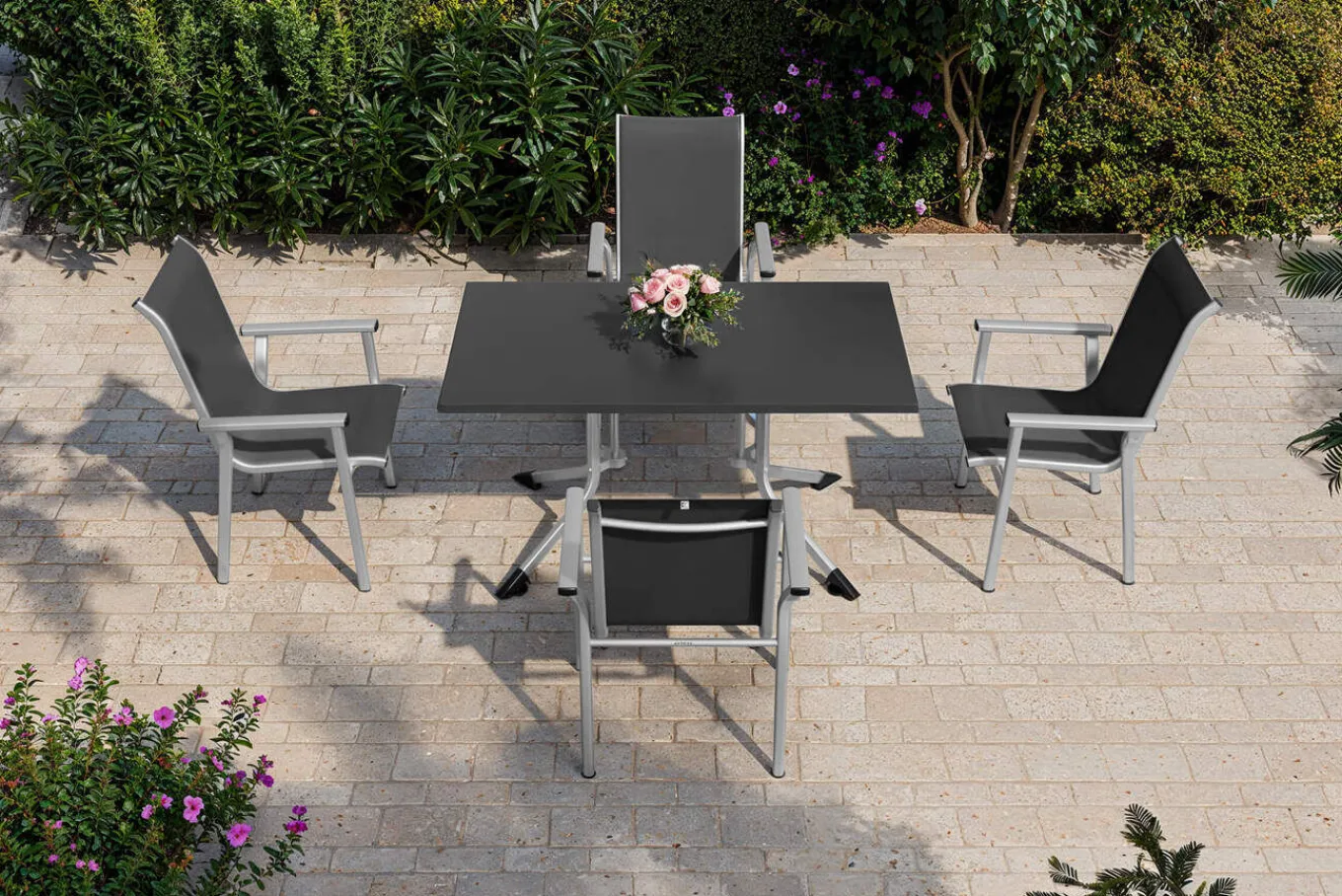 Outlet BasicPlus Pro Garten-Essgruppe, silber/anthrazit, Alu/Textilene, Klapptisch 140 x 95 cm, 4 Stapelsessel Garten-Essgruppen
