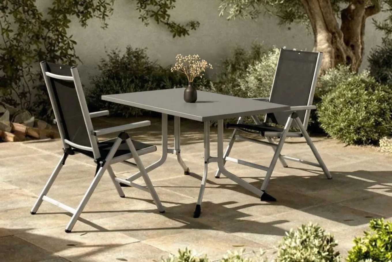 Best BasicPlus Pro Garten-Essgruppe, anthrazit/silber, Alu/Textilene/KETTALUX, Tisch 140 x 95 cm, 2 Klappstühle Garten-Essgruppen