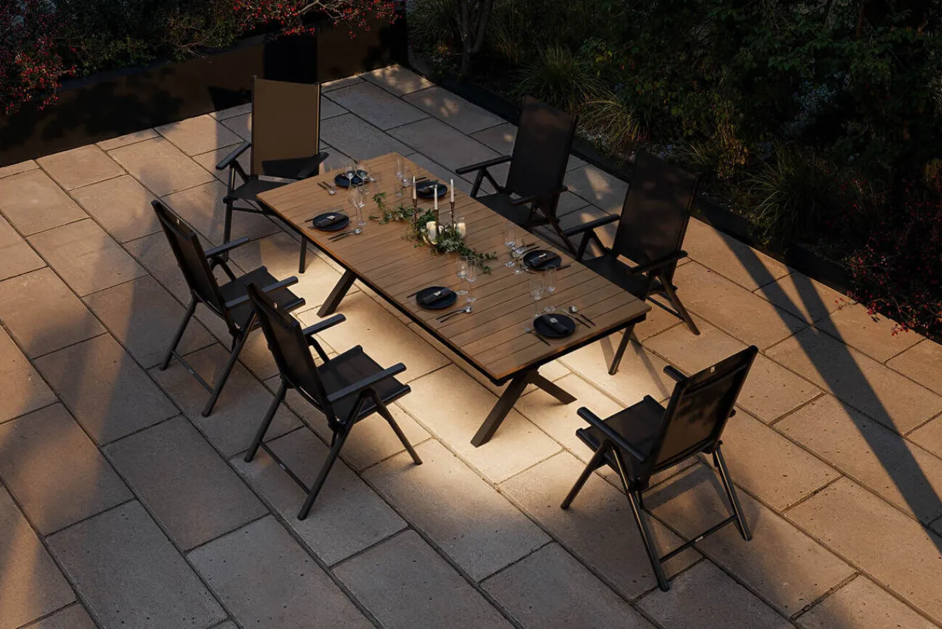 New BasicPlus Pro Garten-Essgruppe mit LED-Beleuchtung, anthrazit/natur, Alu/Holzimitat, 240 x 100 cm, 6 Klappstühle Garten-Essgruppen|Aluminium-Gartenmöbel