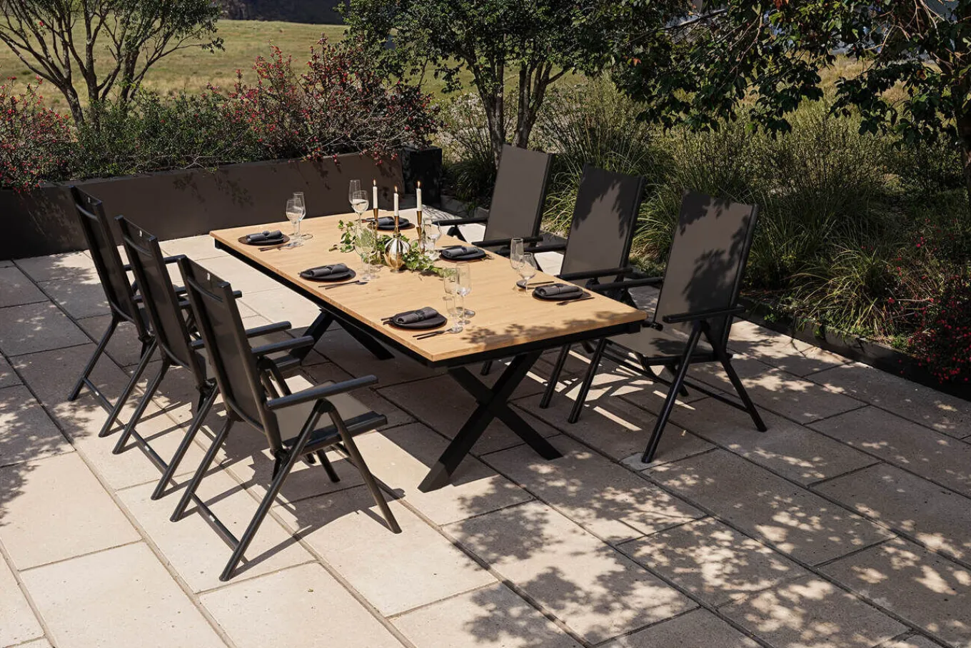 New BasicPlus Pro Garten-Essgruppe mit LED-Beleuchtung, anthrazit/natur, Alu/Holzimitat, 240 x 100 cm, 6 Klappstühle Garten-Essgruppen|Aluminium-Gartenmöbel