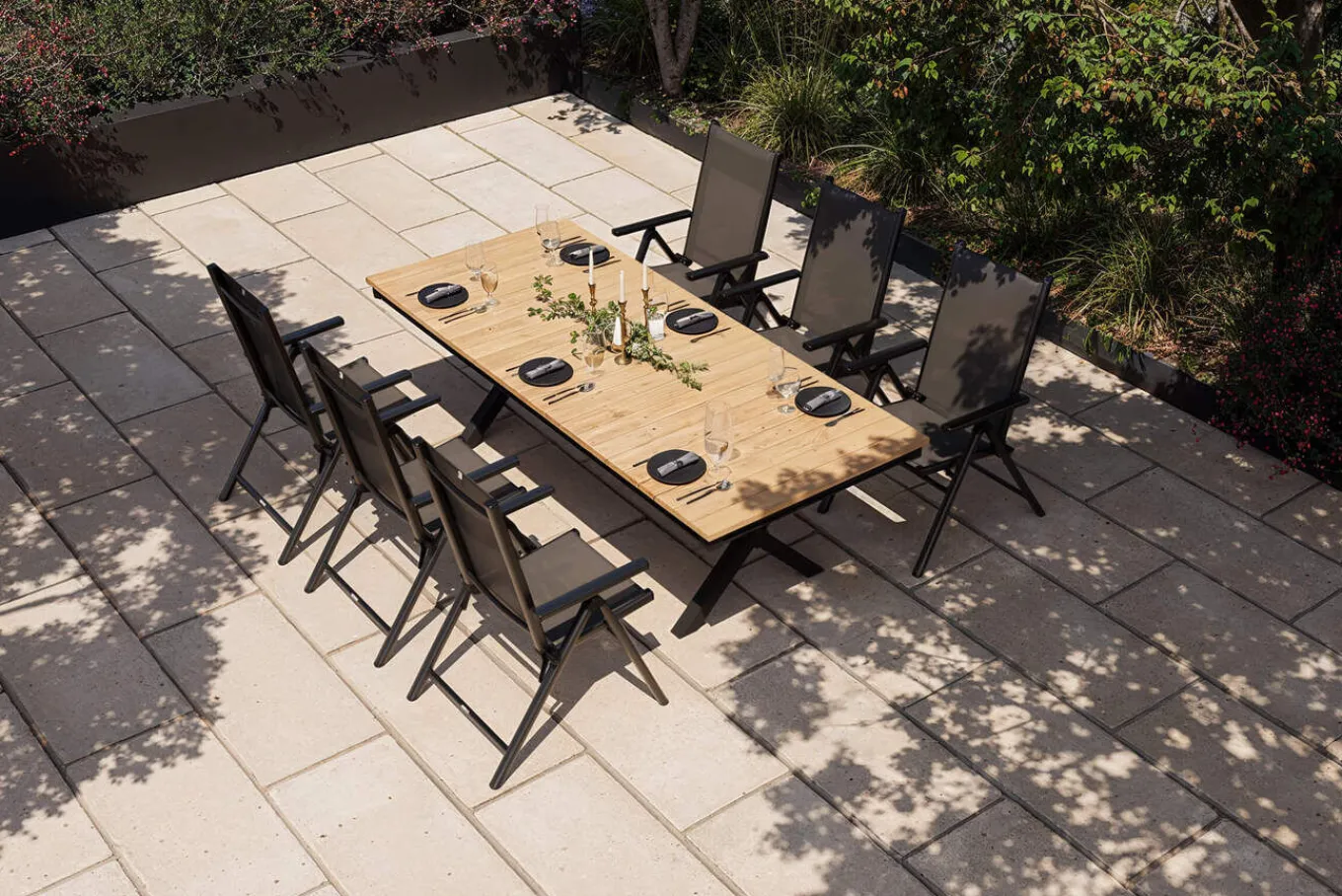 New BasicPlus Pro Garten-Essgruppe mit LED-Beleuchtung, anthrazit/natur, Alu/Holzimitat, 240 x 100 cm, 6 Klappstühle Garten-Essgruppen|Aluminium-Gartenmöbel
