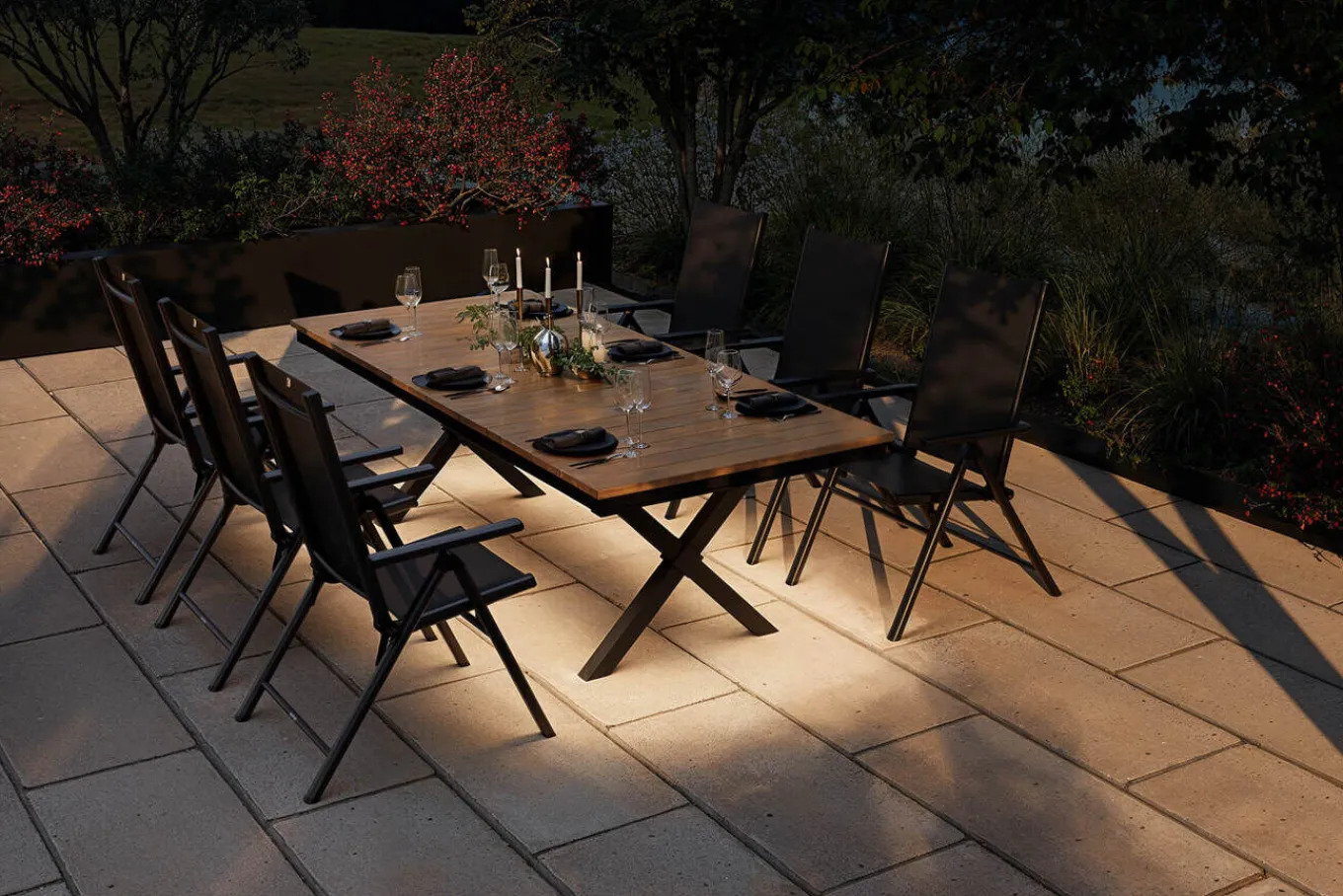 New BasicPlus Pro Garten-Essgruppe mit LED-Beleuchtung, anthrazit/natur, Alu/Holzimitat, 240 x 100 cm, 6 Klappstühle Garten-Essgruppen|Aluminium-Gartenmöbel