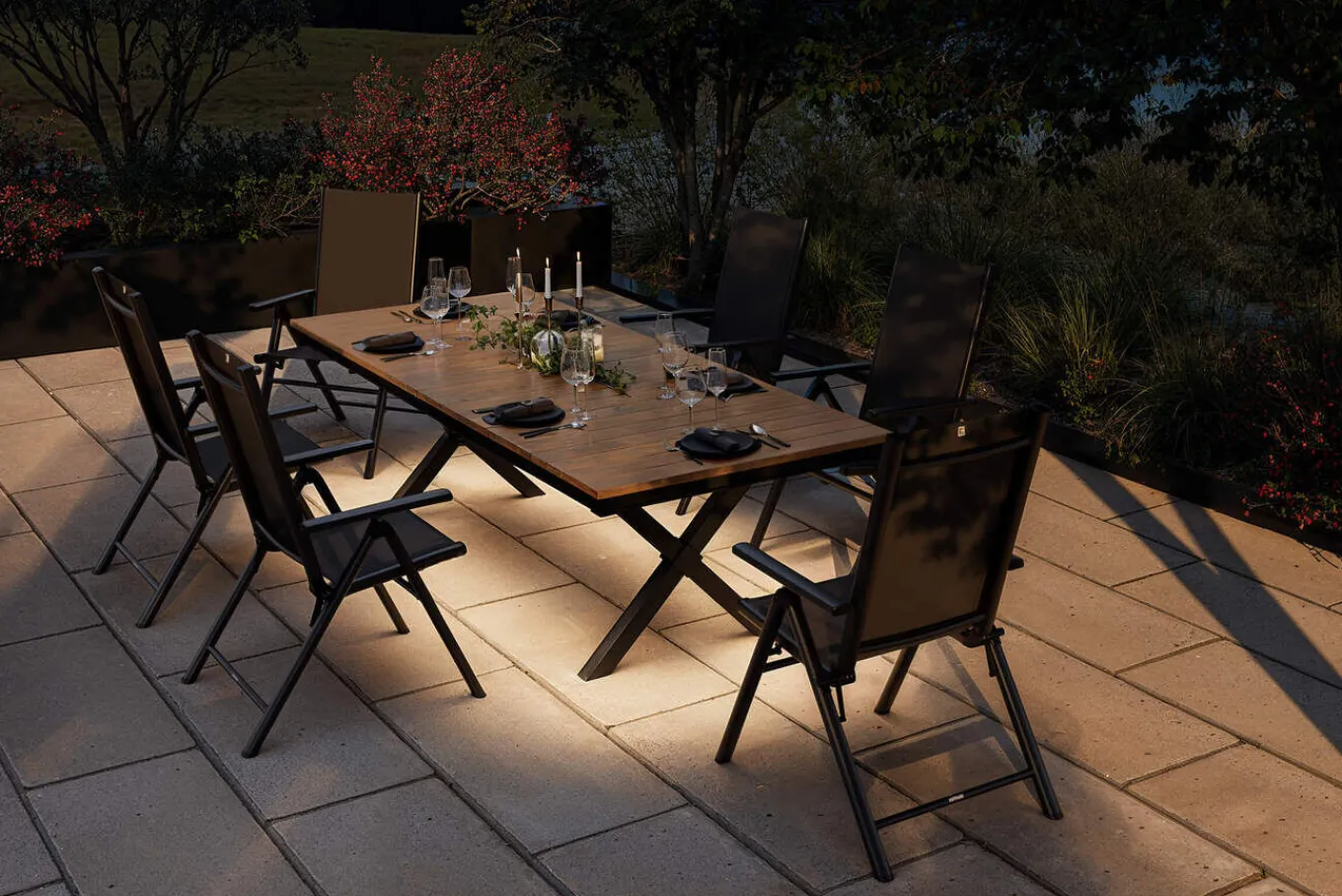 New BasicPlus Pro Garten-Essgruppe mit LED-Beleuchtung, anthrazit/natur, Alu/Holzimitat, 240 x 100 cm, 6 Klappstühle Garten-Essgruppen|Aluminium-Gartenmöbel