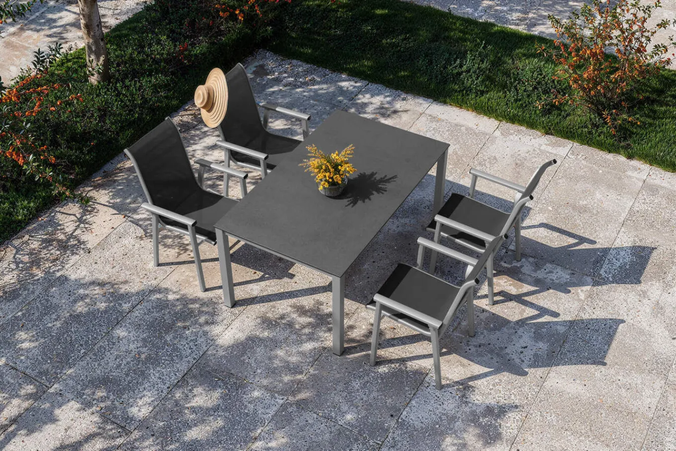 Outlet BasicPlus Pro Garten-Essgruppe, silber/anthrazit, Alu/Textilene, Esstisch 160 x 95 cm, 4 Stapelsessel Garten-Essgruppen