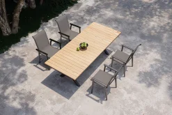 Discount BasicPlus Pro Garten-Essgruppe, anthrazit/natur, Alu/Holzimitat, LED-Beleuchtung, Tischplatte 240 x 100 cm, 4 Stapelsessel Garten-Essgruppen