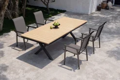 Discount BasicPlus Pro Garten-Essgruppe, anthrazit/natur, Alu/Holzimitat, LED-Beleuchtung, Tischplatte 240 x 100 cm, 4 Stapelsessel Garten-Essgruppen