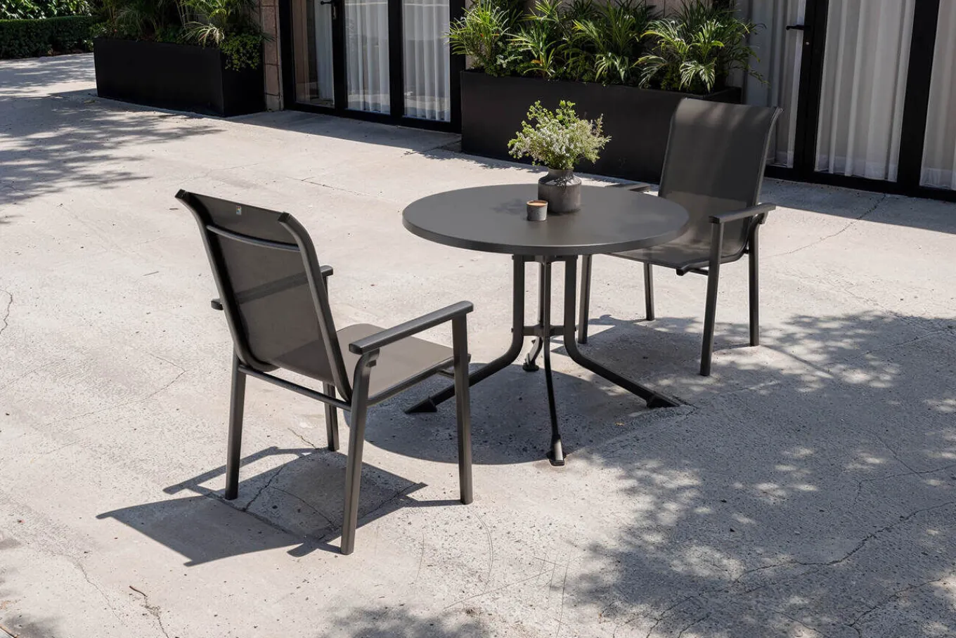 BasicPlus Pro Garten-Essgruppe, anthrazit, Aluminium/Textilene/KETTALUX, Ø 100 x 74 cm, 2 Stapelsessel Garten-Essgruppen