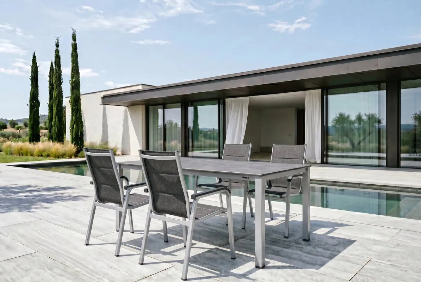 Discount Cubic/ Basic Plus Padded Garten-Essgruppe, silber/anthrazit, Alu/Textilene, Tisch 160x90 cm, 4 Stapelsessel Garten-Essgruppen
