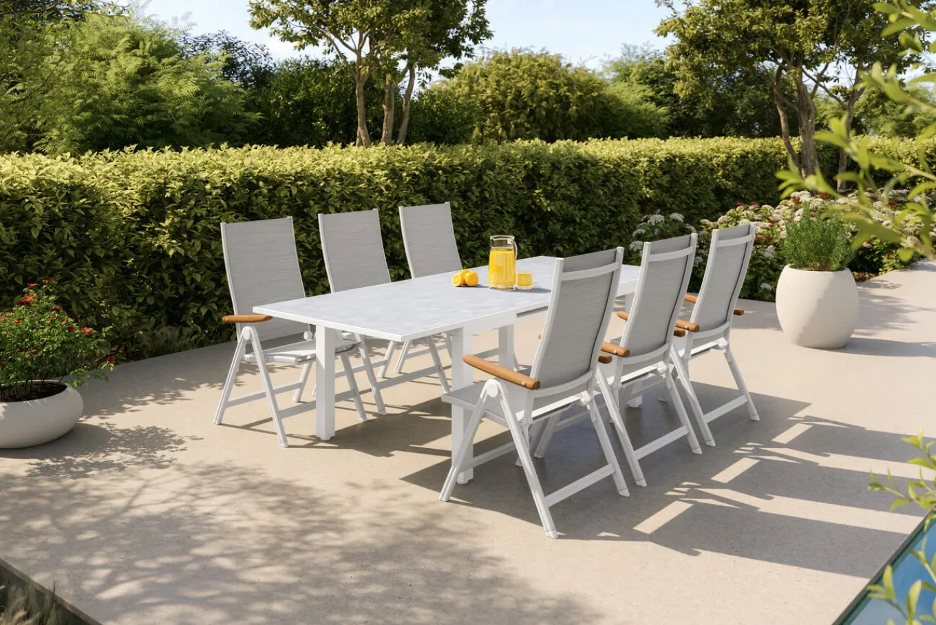 Hot Garten-Essgruppe, weiß matt/hellgrau, Aluminium/Teak/Outdoorgewebe, Ausziehtisch 180/240 x 100 cm, 6x Klappstuhl Garten-Essgruppen|Aluminium-Gartenmöbel