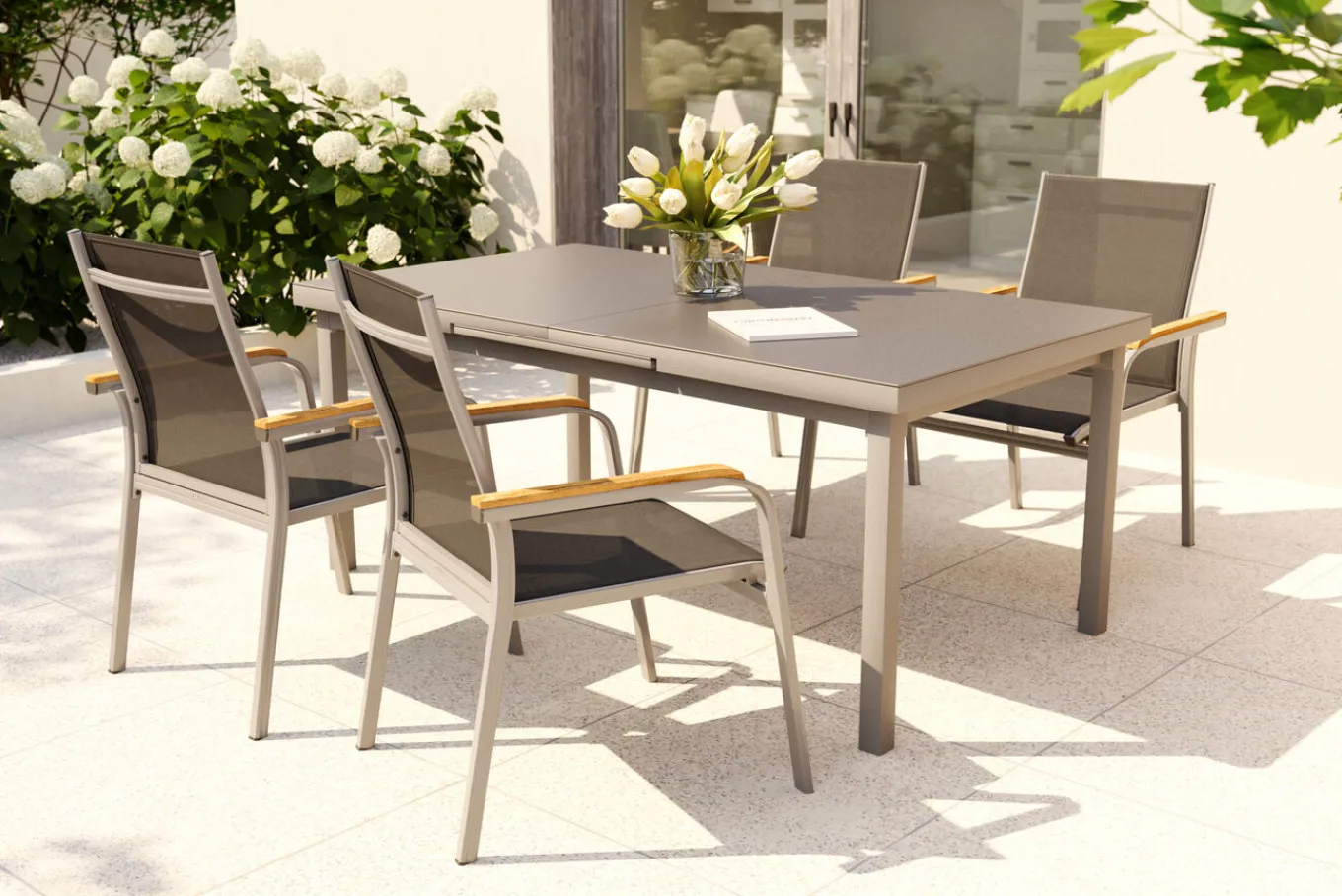 Sale Granada 4er-Set Stapelsessel, silber/anthrazit, mit Teakholz-Armlehnen, 0301205-0100 Aluminium-Gartenmöbel|Gartenstühle & Gartensessel