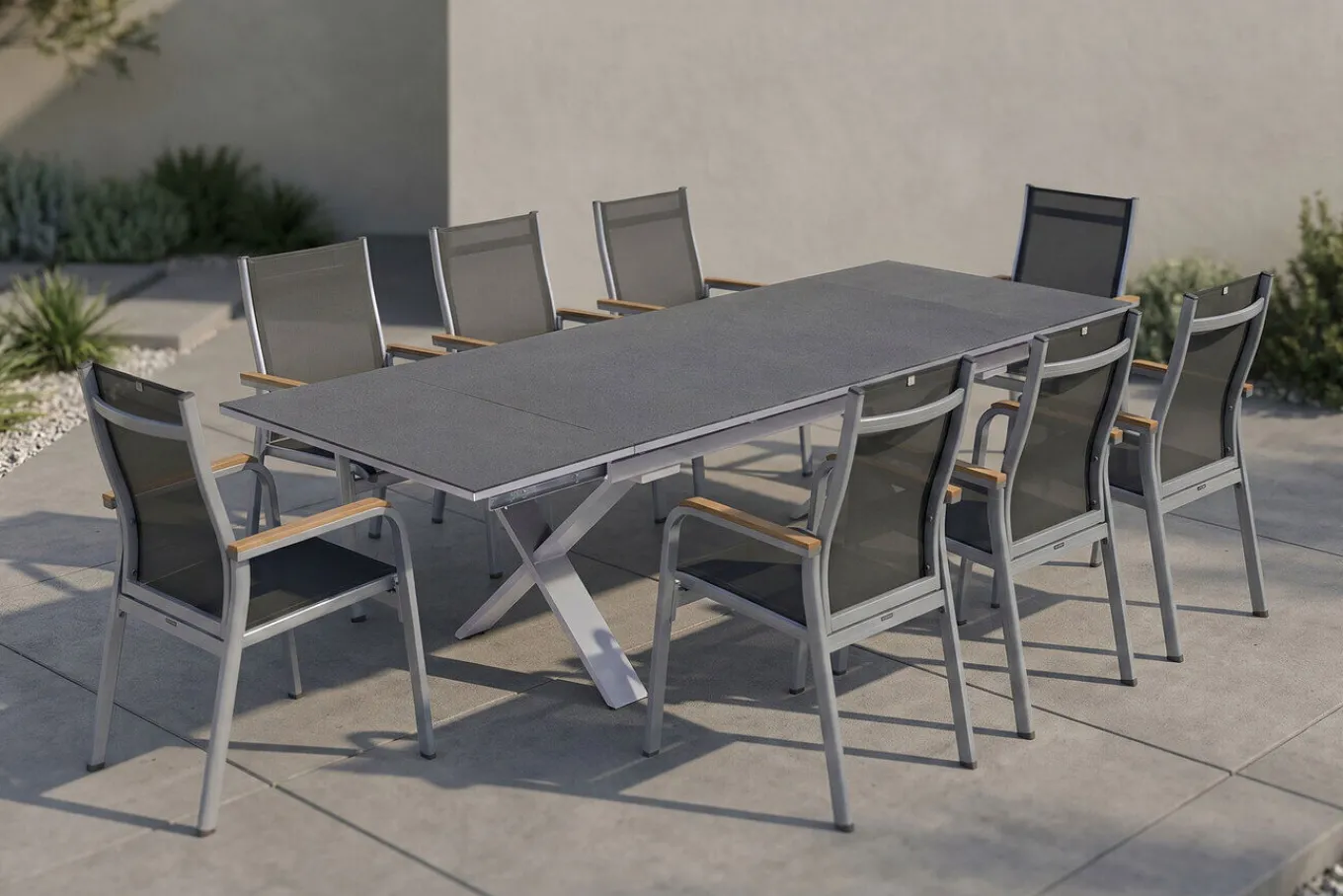 Sale Granada Garten-Essgruppe, silber / anthrazit, Alu / Spraystone / Teak, Tisch 180/280x100cm, 8 Stapelsessel Garten-Essgruppen