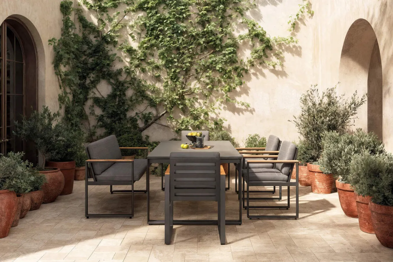 Sale Alexander Garten-Essgruppe, mattgrau, Alu/Teak, Ausziehtisch 206/266x100cm, 4 Stühle, 3er Bank, inkl. Polster Garten-Essgruppen