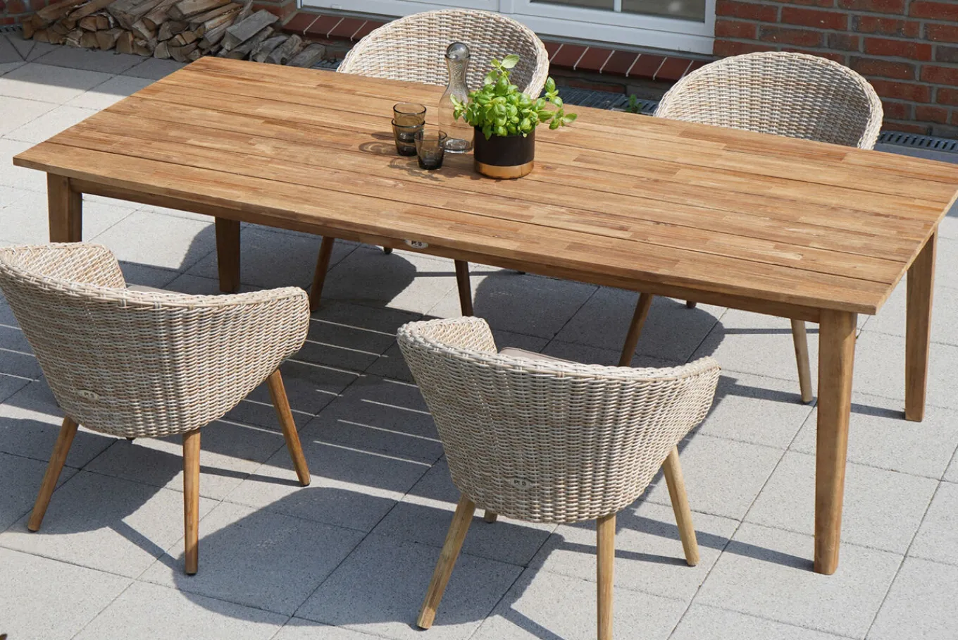 Clearance Borneo Garten-Essgruppe, beige-meliert, Polyrattan/Akazie, Tisch 180 x 90 cm, 4 Cocktail-Sessel, FSC®-zertifiziertes Produkt Polyrattan-Gartenmöbel|Garten-Essgruppen
