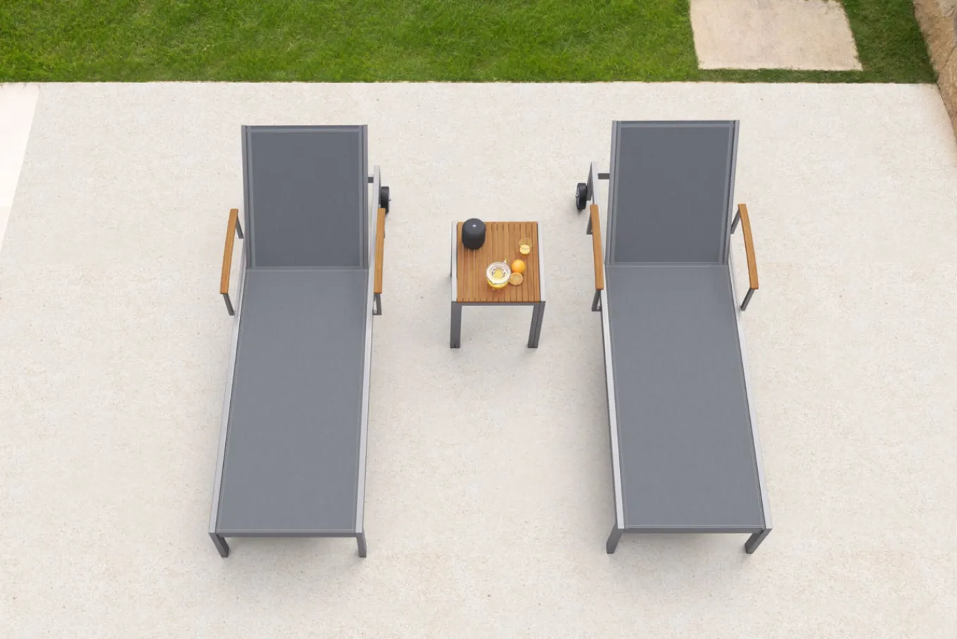 Best 2er-Set Sonnenliegen, taupe, Edelstahl/Textilene, 195 x 74 cm, mit Beistelltisch 45 x 45 cm, FSC®-zertifiziertes Produkt Gartenliegen
