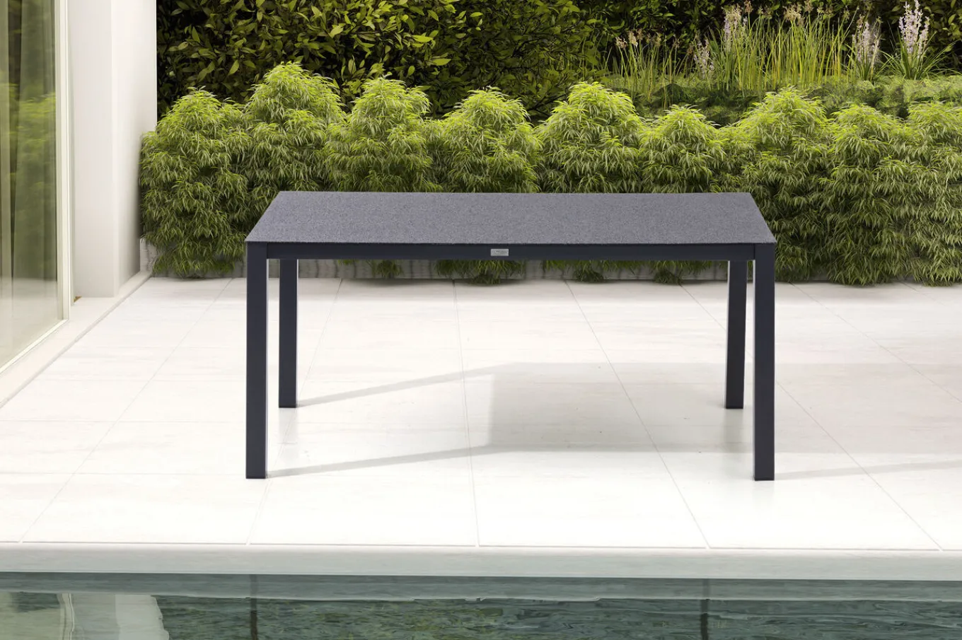 Online Garten-Essgruppe, anthrazit matt, Alu/Spraystone/Textilen, 160x95 cm, 4 Sessel, Teak Armlehnen Garten-Essgruppen