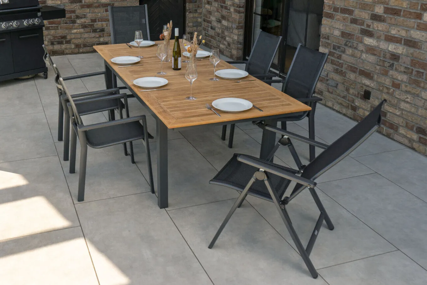 Best Garten-Essgruppe, ® anthrazit matt, Alu / Teak / Textil, Ausziehtisch 180/240 x 100cm, 4 Stapelsessel, 2 Klappstühle Garten-Essgruppen