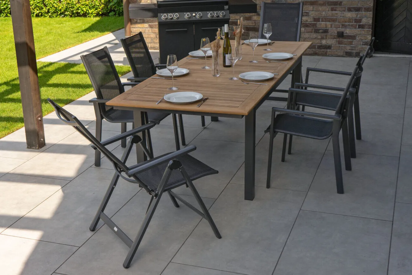Best Garten-Essgruppe, ® anthrazit matt, Alu / Teak / Textil, Ausziehtisch 180/240 x 100cm, 4 Stapelsessel, 2 Klappstühle Garten-Essgruppen
