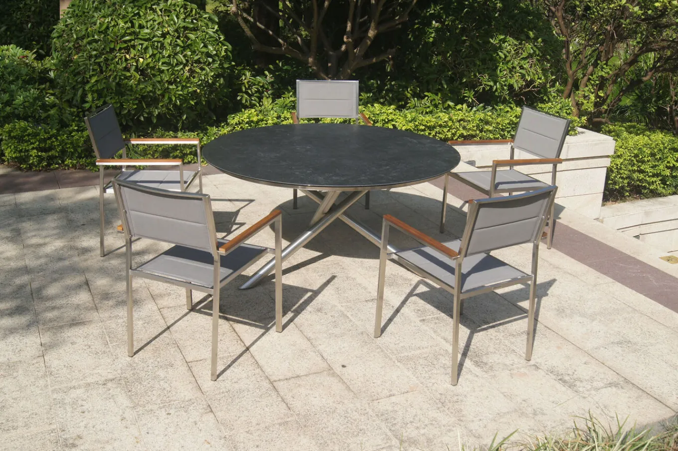 Outlet Garten-Essgruppe, silber/grau, Edelstahl/Glaskeramik/Textilene/Teak, Tisch Ø150cm, 5 Stühle, padded Garten-Essgruppen