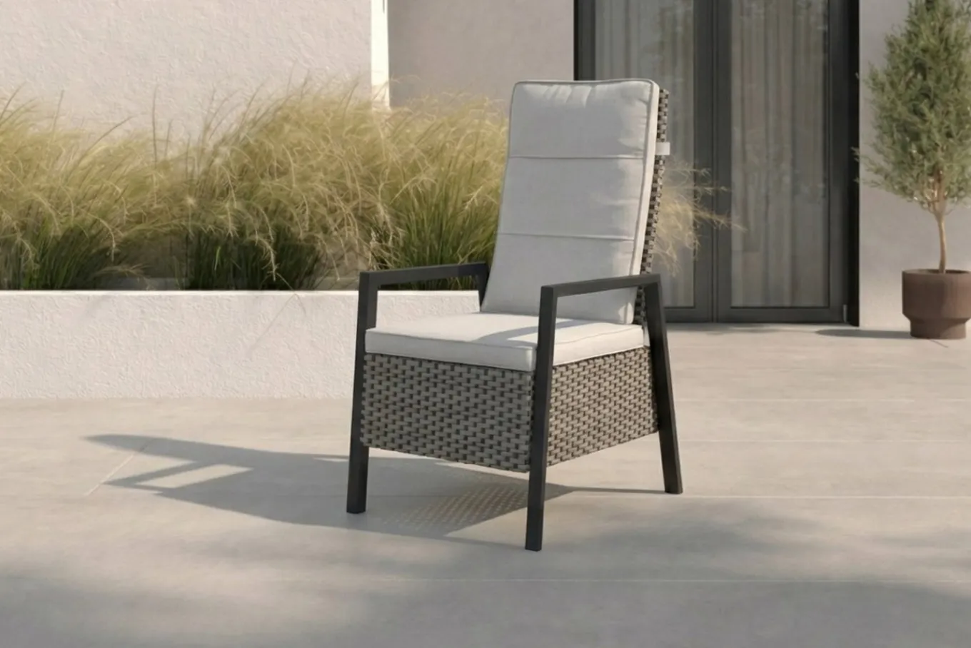 New Louvra Select Design-Diningsessel, natur/anthrazit, Polyrattan, 59 x 72 x 111 cm, Rücken stufenlos verstellbar Polyrattan-Gartenmöbel|Gartenstühle & Gartensessel