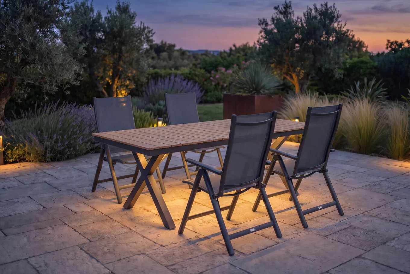 Clearance Luminara Garten-Essgruppe mit LED-Beleuchtung, anthrazit matt/natur, Aluminium / Holzimitat, 240 x 100 cm, 4 Klappstühle Aluminium-Gartenmöbel