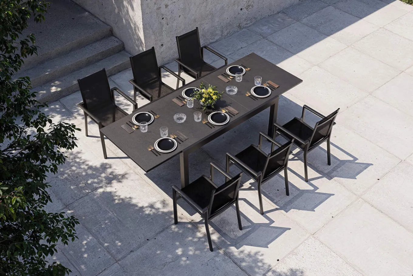 New Premium Garten-Essgruppe, anthrazit matt/schwarz, Alu/Spraystone/Textilene, Tisch 160/260 x 100 cm, ausziehbar, 6 Stapelsessel Garten-Essgruppen