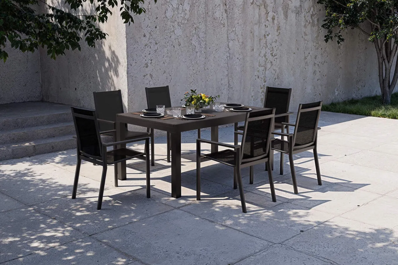 New Premium Garten-Essgruppe, anthrazit matt/schwarz, Alu/Spraystone/Textilene, Tisch 160/260 x 100 cm, ausziehbar, 6 Stapelsessel Garten-Essgruppen