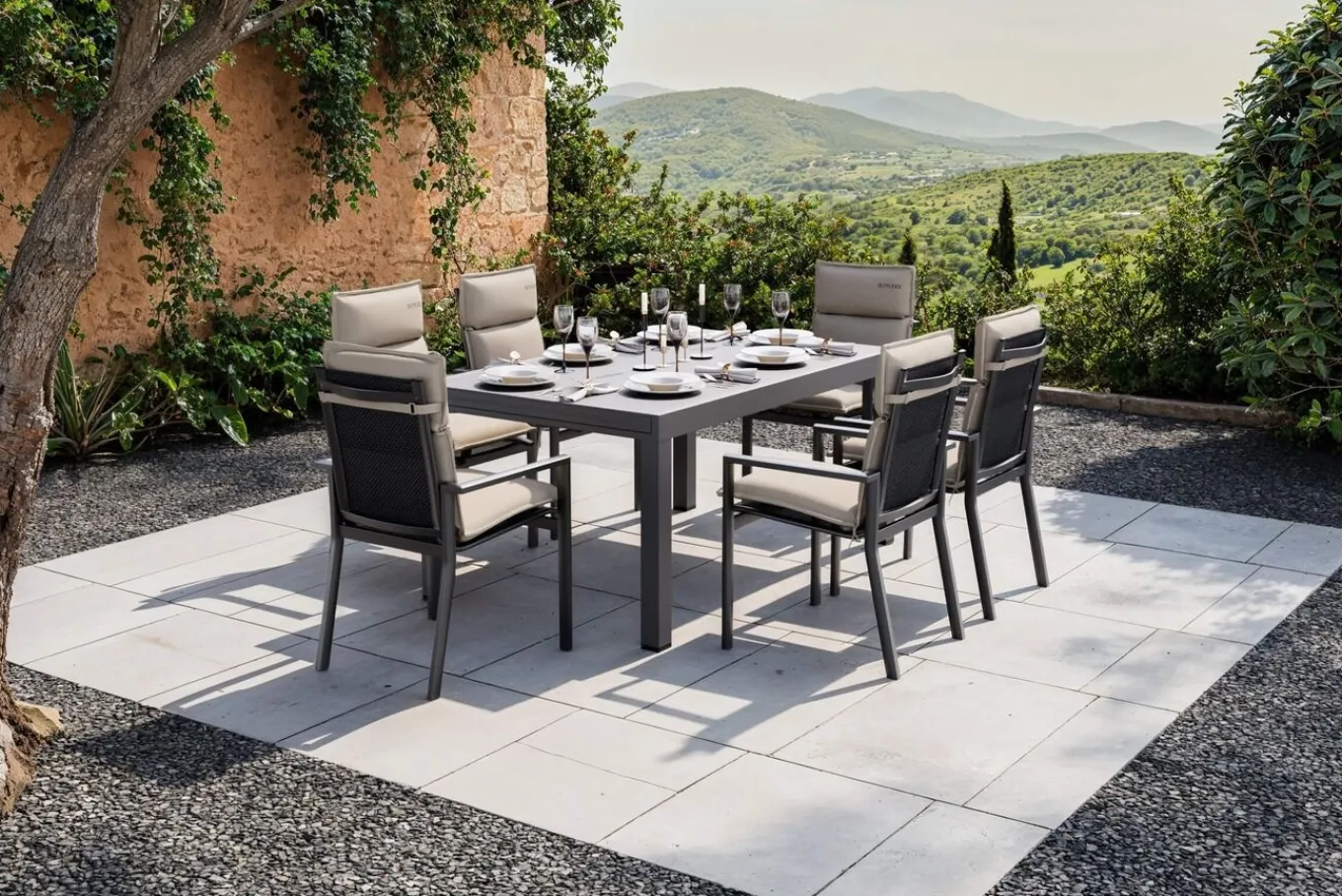 Hot Premium Garten-Essgruppe, anthrazit matt/schwarz/natur, Alu/Spraystone, Tisch 160/260 x 100 cm, 6 Stapelsessel inkl. 6 Auflagen Garten-Essgruppen