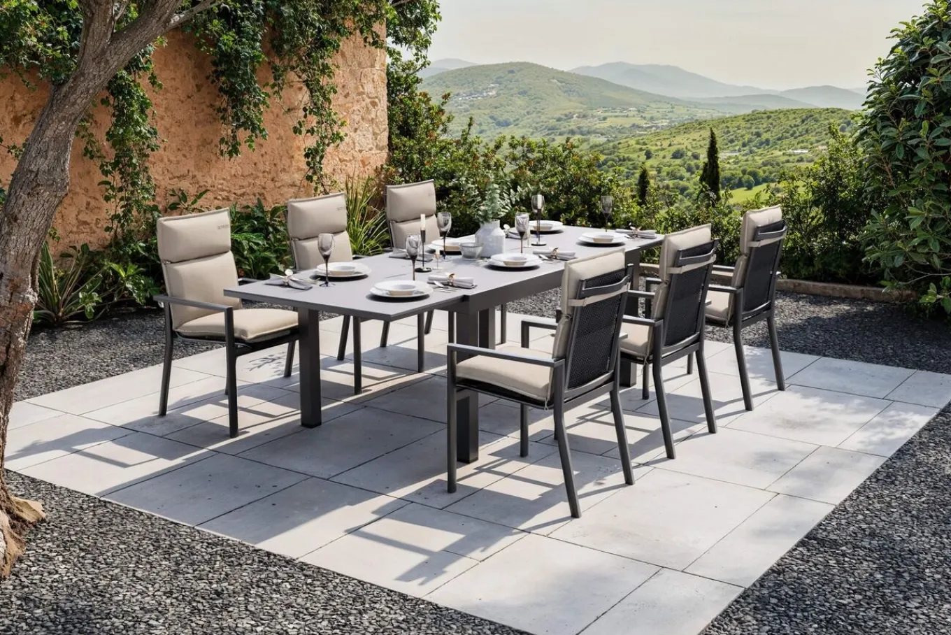 Hot Premium Garten-Essgruppe, anthrazit matt/schwarz/natur, Alu/Spraystone, Tisch 160/260 x 100 cm, 6 Stapelsessel inkl. 6 Auflagen Garten-Essgruppen