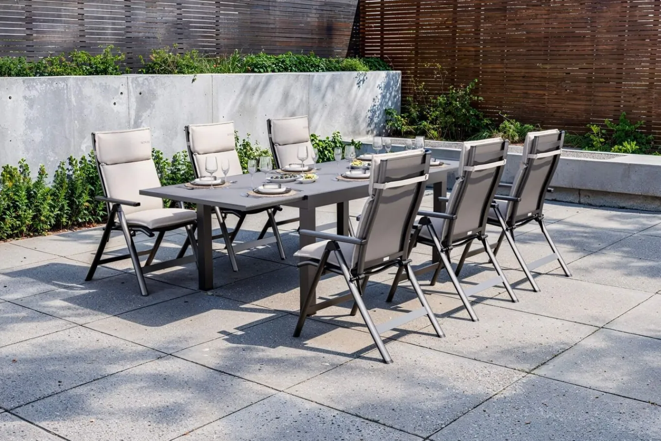 New Premium Garten-Essgruppe, anthrazit matt/schwarz/natur, Alu/Spraystone/Textilene, 160/260 x 100 cm, 6 Klappstühle inkl. 6 Auflagen Garten-Essgruppen