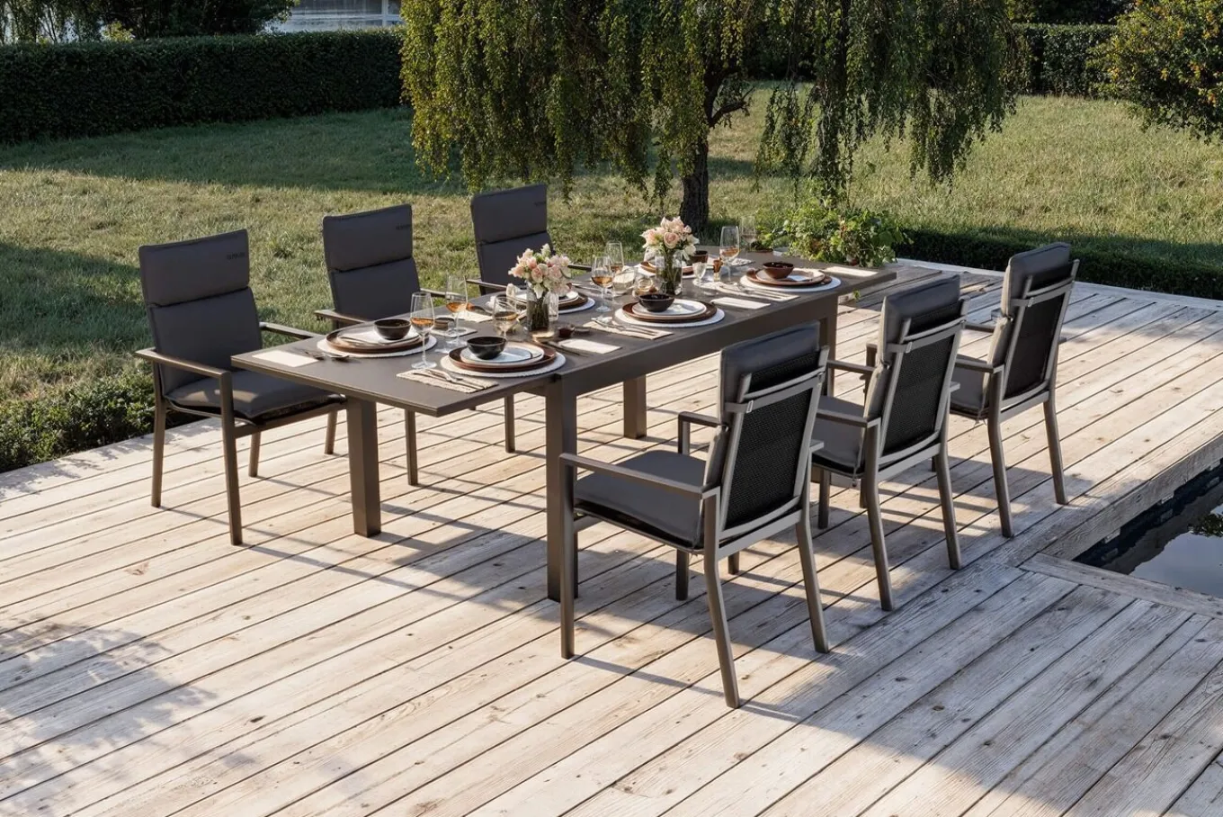 Discount Premium Garten-Essgruppe, anthrazit matt/schwarz, Alu/Spraystone/Textilene, Tisch 160/260 x 100 cm, ausziehbar, 6 Stapelsessel inkl. 6 Auflagen Garten-Essgruppen