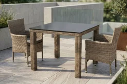 Best Rabida Balkon-Set, champagner-meliert, Polyrattan, Tisch 90x90 cm, 2 Stapelsessel, Glasplatte in Steinoptik Balkonmöbel-Set|Polyrattan-Gartenmöbel