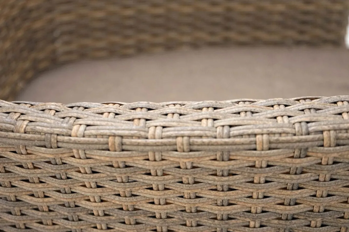 Best Rabida Balkon-Set, champagner-meliert, Polyrattan, Tisch 90x90 cm, 2 Stapelsessel, Glasplatte in Steinoptik Balkonmöbel-Set|Polyrattan-Gartenmöbel