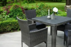 Hot Rocking Balkon-Set, grau/braun-meliert, Polyrattan, Tisch 90x90 cm, 2 Stapelsessel, Glasplatte in Steinoptik Balkonmöbel-Set|Polyrattan-Gartenmöbel