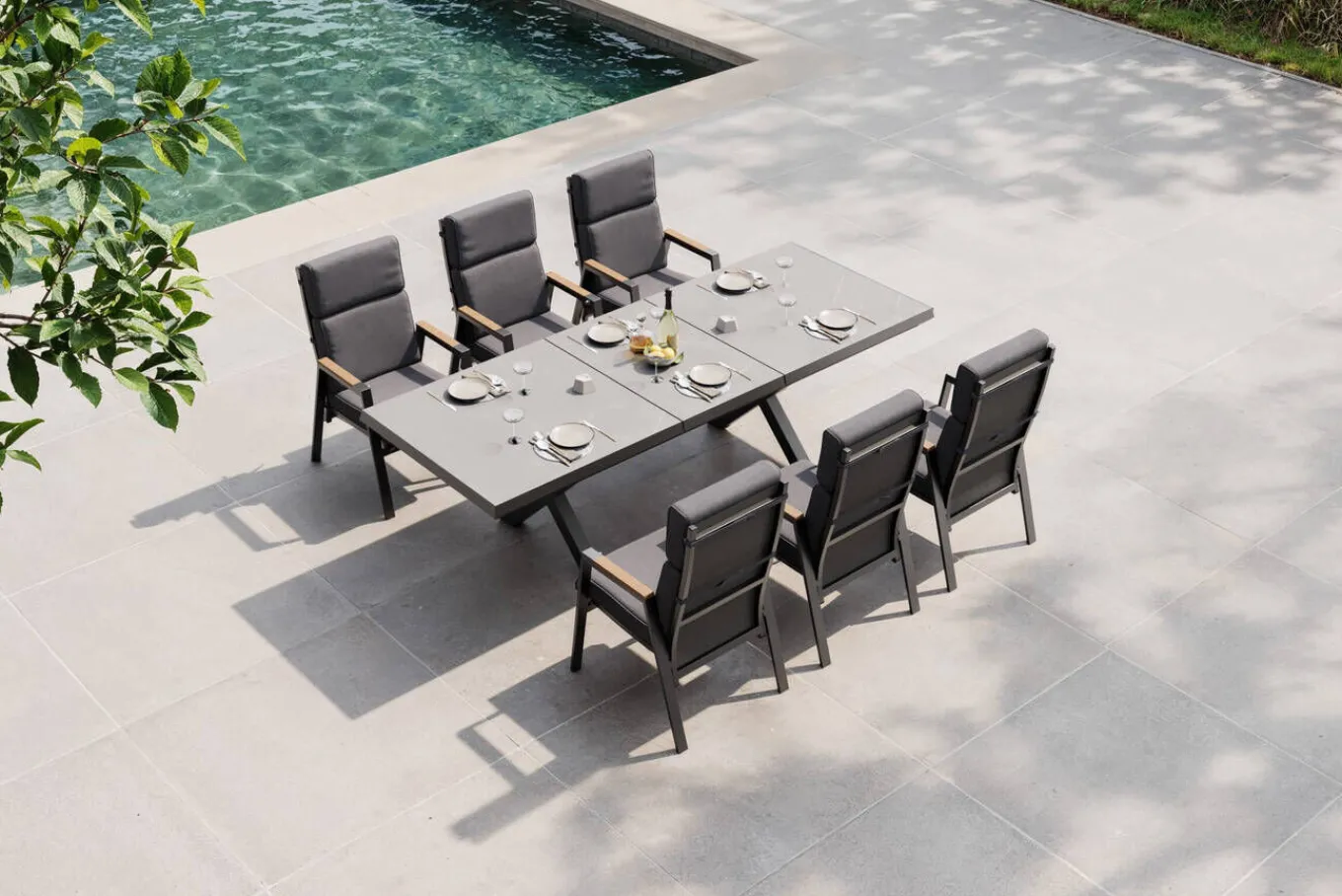 Sale Serro Garten-Essgruppe, schwarz/anthrazit, Alu/Steinimitat/Teak, Tisch 200/260 x 100 cm, ausziehbar, 6 Stapelsessel Garten-Essgruppen