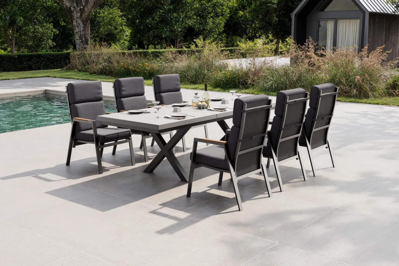 Sale Serro Garten-Essgruppe, schwarz/anthrazit, Alu/Steinimitat/Teak, Tisch 200/260 x 100 cm, ausziehbar, 6 Stapelsessel Garten-Essgruppen